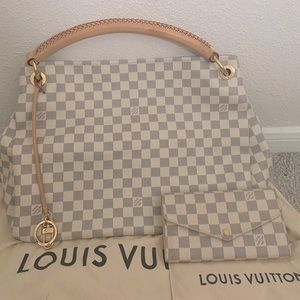 Louis Vuitton Artsy MM Bag